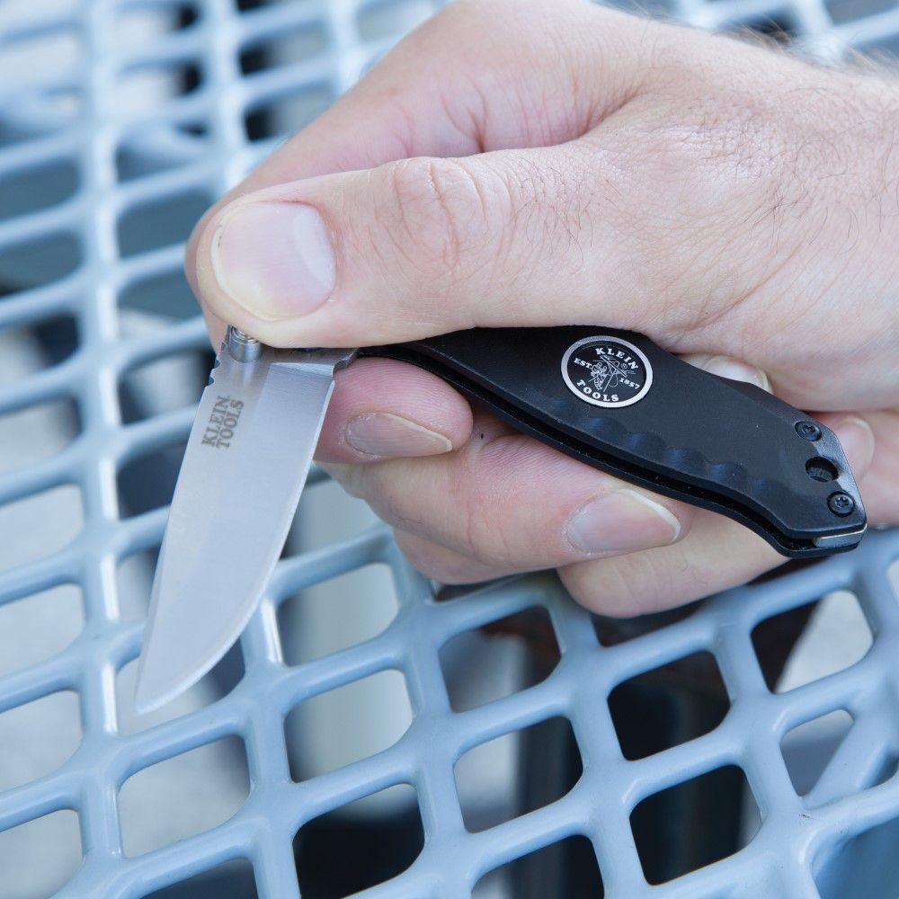 EDC Pocket Knife Injuries