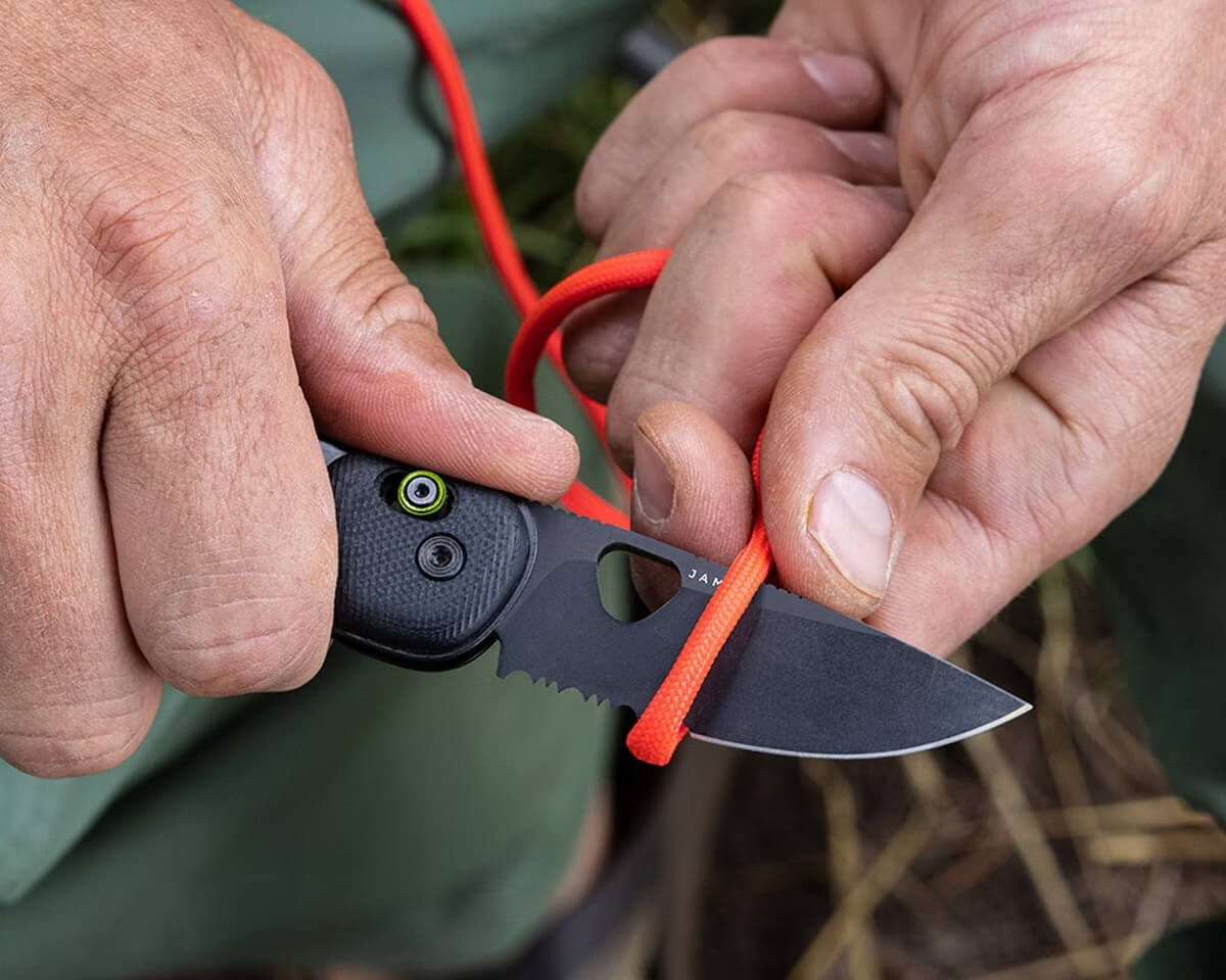 Cutting rope and threads with pocket knife